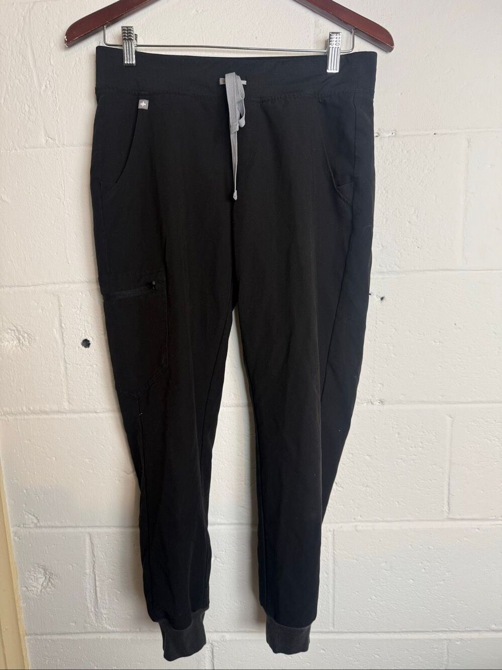 FIGS Women’s Zamora Jogger Scrub Pants Small Black Technical Stretch Cargo